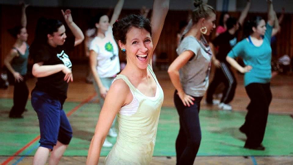 Flash Mob Slovensko tanec zábava veľa ľudí 